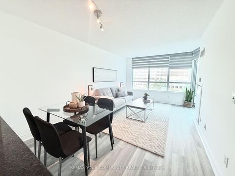 Photo 15 at 622 - 25 Greenview Avenue, Newtonbrook West, Toronto