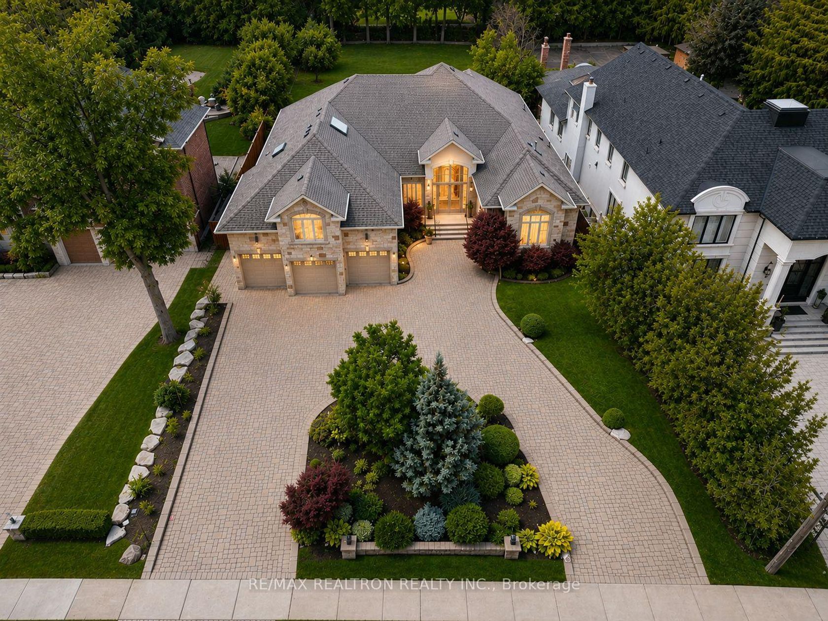 16 Boyle Drive, South Richvale, Richmond Hill photo number 2