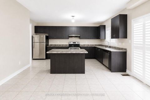 Photo 4 at 1423 Lormel Gate Avenue, Lefroy, Innisfil