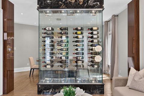 Photo 6 at 33 Munro Boulevard, Windfields, Toronto