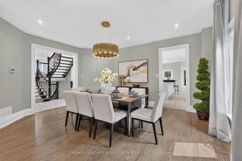 Photo 9 at 33 Munro Boulevard, Windfields, Toronto