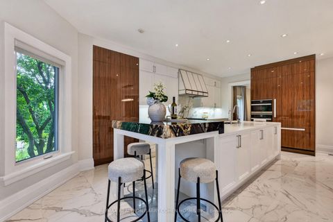 Photo 23 at 33 Munro Boulevard, Windfields, Toronto