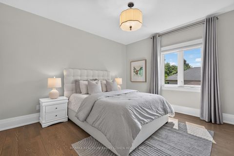 Photo 32 at 33 Munro Boulevard, Windfields, Toronto