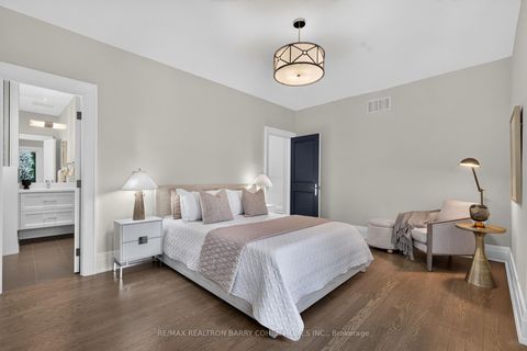Photo 36 at 33 Munro Boulevard, Windfields, Toronto