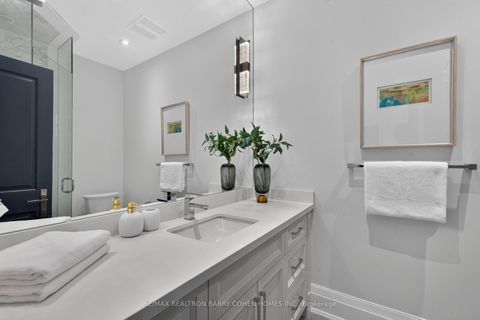 Photo 38 at 33 Munro Boulevard, Windfields, Toronto