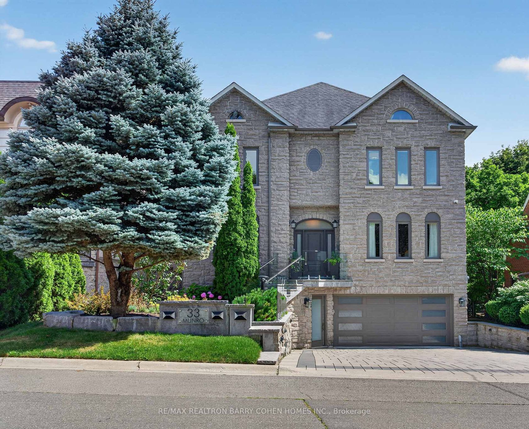 33 Munro Boulevard, Windfields, Toronto 