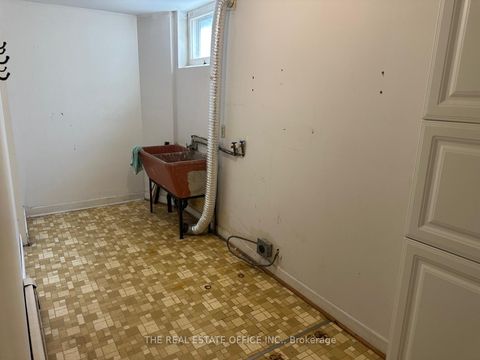 Photo 12 at 65 Wallace Street, West Woodbridge, Vaughan