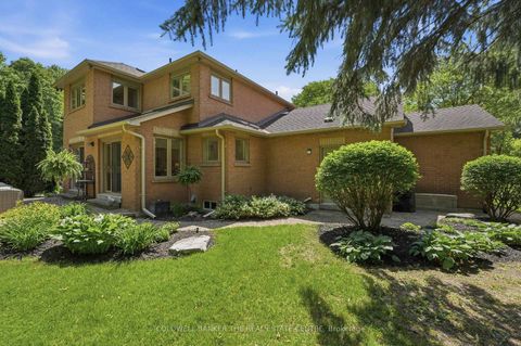 Photo 3 at 49 Falling Leaf Court, Hills of St Andrew, Aurora