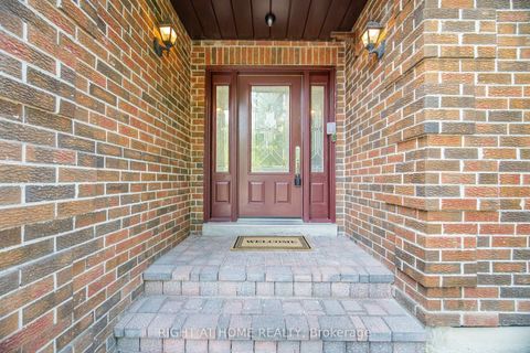 Photo 1 at 4 Simmons Crescent, Aurora Highlands, Aurora
