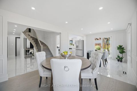 Photo 7 at 4 Simmons Crescent, Aurora Highlands, Aurora