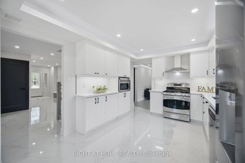 Photo 11 at 4 Simmons Crescent, Aurora Highlands, Aurora