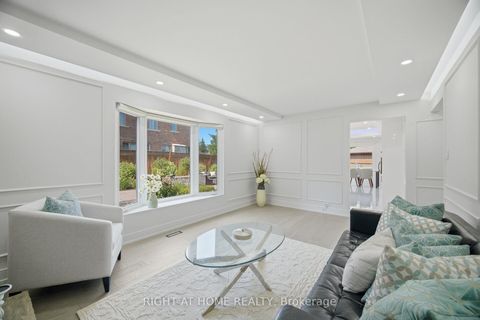 Photo 13 at 4 Simmons Crescent, Aurora Highlands, Aurora