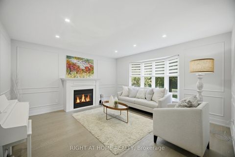 Photo 14 at 4 Simmons Crescent, Aurora Highlands, Aurora