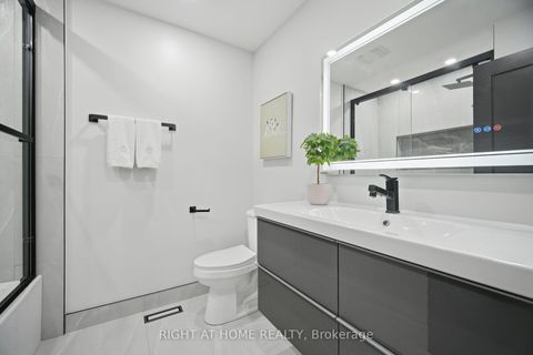 Photo 31 at 4 Simmons Crescent, Aurora Highlands, Aurora