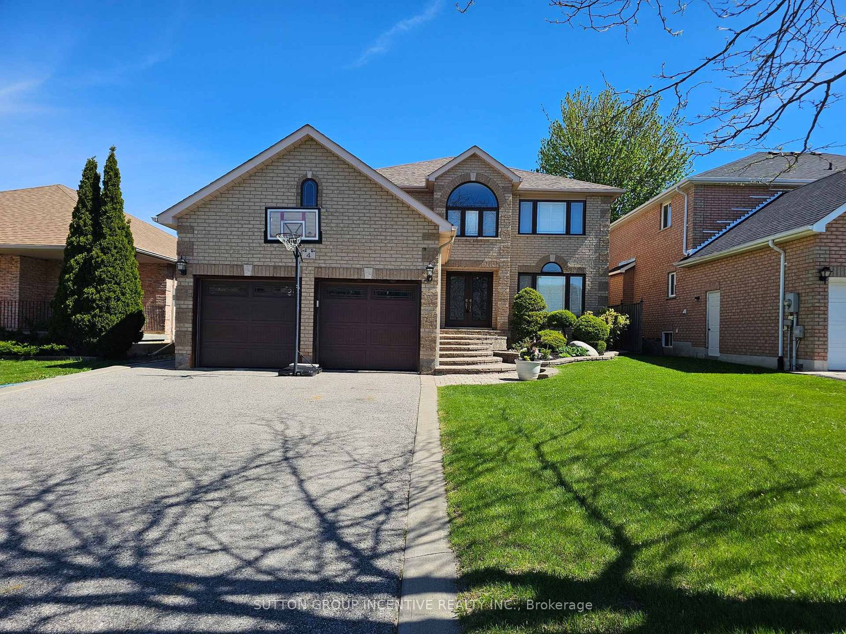 4 Chantal Street, Painswick South, Barrie photo number 2