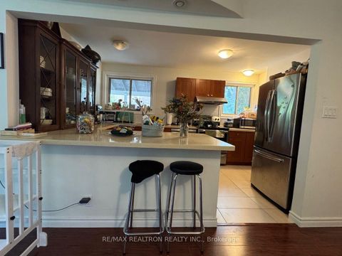 Photo 4 at 22 Rochelle Crescent, Don Valley Village, Toronto