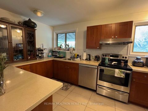 Photo 5 at 22 Rochelle Crescent, Don Valley Village, Toronto
