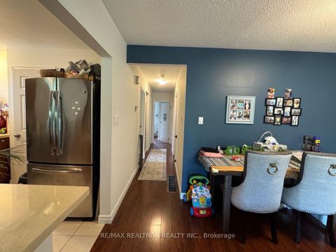 Photo 9 at 22 Rochelle Crescent, Don Valley Village, Toronto