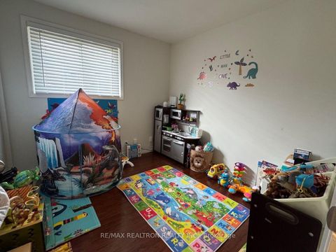 Photo 11 at 22 Rochelle Crescent, Don Valley Village, Toronto