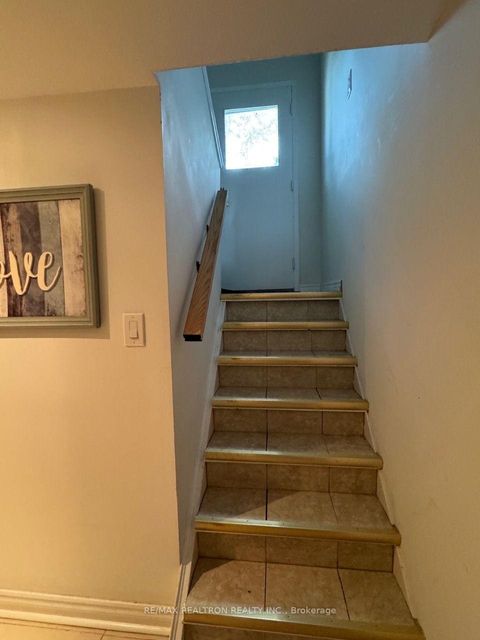 Photo 13 at 22 Rochelle Crescent, Don Valley Village, Toronto