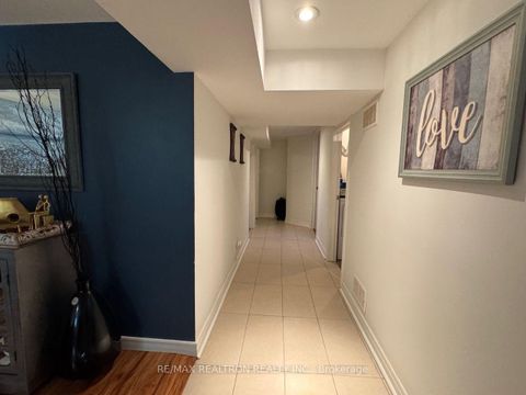 Photo 14 at 22 Rochelle Crescent, Don Valley Village, Toronto