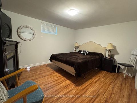 Photo 15 at 22 Rochelle Crescent, Don Valley Village, Toronto