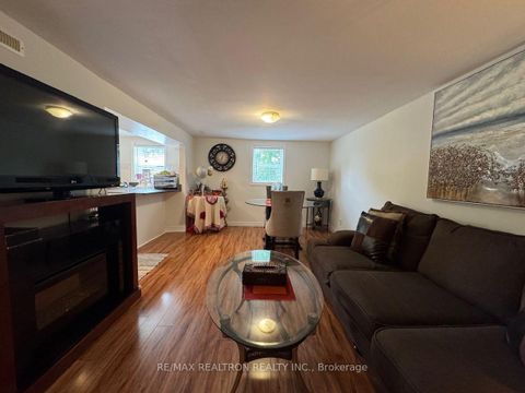Photo 17 at 22 Rochelle Crescent, Don Valley Village, Toronto