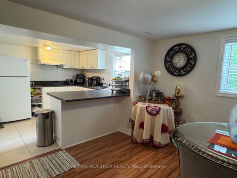 Photo 19 at 22 Rochelle Crescent, Don Valley Village, Toronto