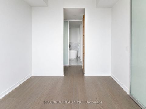 Photo 13 at 3812 - 488 University Avenue, Waterfront Communities C1, Toronto