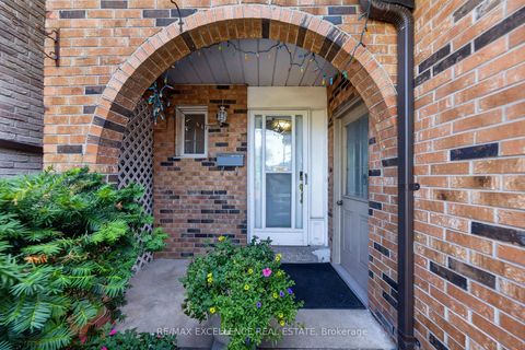 Photo 4 at 91 Woolenscote Circle, Clairville, Toronto