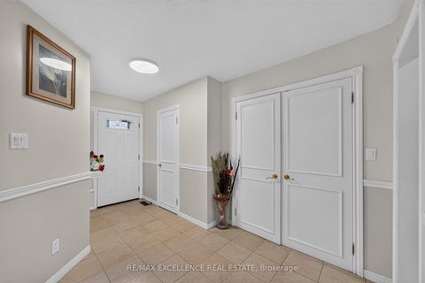 Photo 7 at 91 Woolenscote Circle, Clairville, Toronto