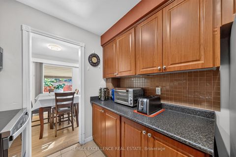 Photo 22 at 91 Woolenscote Circle, Clairville, Toronto