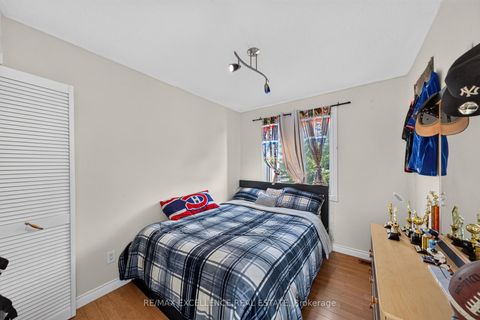 Photo 32 at 91 Woolenscote Circle, Clairville, Toronto
