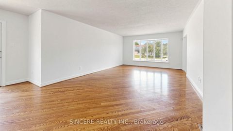 Photo 4 at 5 Glendower Circuit, L'Amoreaux, Toronto
