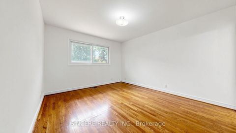 Photo 22 at 5 Glendower Circuit, L'Amoreaux, Toronto