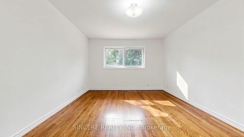 Photo 23 at 5 Glendower Circuit, L'Amoreaux, Toronto