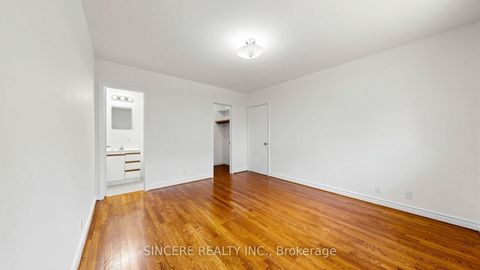 Photo 25 at 5 Glendower Circuit, L'Amoreaux, Toronto