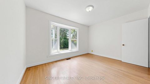 Photo 30 at 5 Glendower Circuit, L'Amoreaux, Toronto