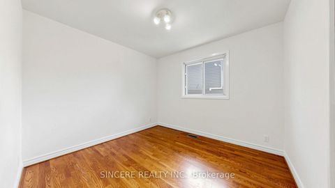 Photo 32 at 5 Glendower Circuit, L'Amoreaux, Toronto