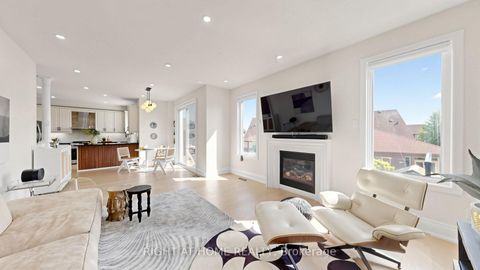 Photo 10 at 19 Heaney Court, Bayview Northeast, Aurora