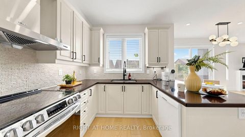 Photo 14 at 19 Heaney Court, Bayview Northeast, Aurora