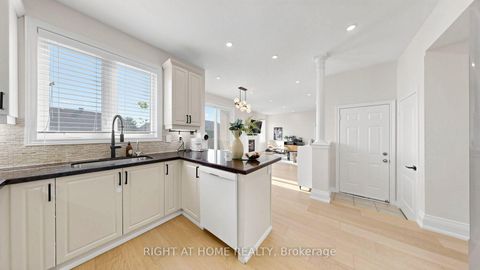 Photo 15 at 19 Heaney Court, Bayview Northeast, Aurora