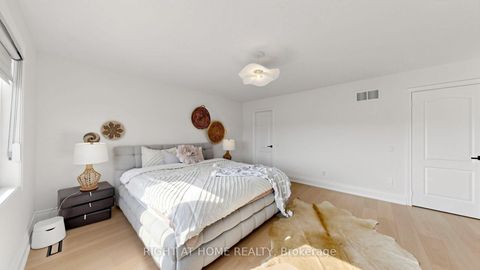 Photo 25 at 19 Heaney Court, Bayview Northeast, Aurora