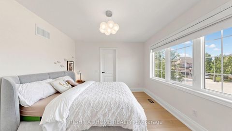Photo 30 at 19 Heaney Court, Bayview Northeast, Aurora