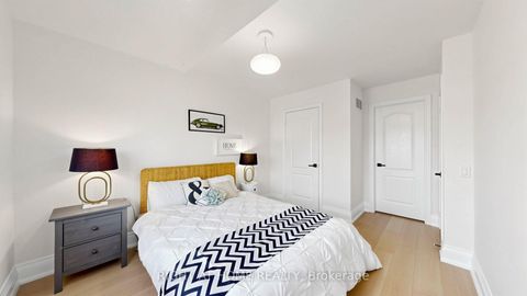 Photo 33 at 19 Heaney Court, Bayview Northeast, Aurora