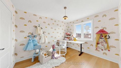 Photo 34 at 19 Heaney Court, Bayview Northeast, Aurora