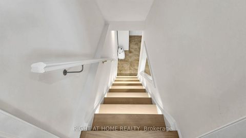 Photo 36 at 19 Heaney Court, Bayview Northeast, Aurora