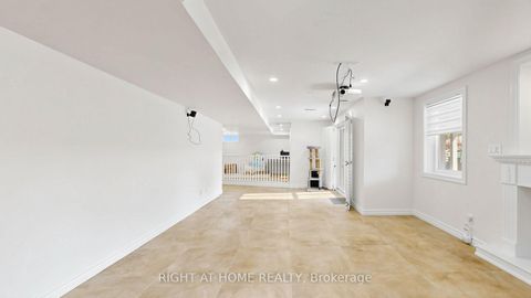 Photo 38 at 19 Heaney Court, Bayview Northeast, Aurora