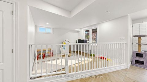 Photo 39 at 19 Heaney Court, Bayview Northeast, Aurora