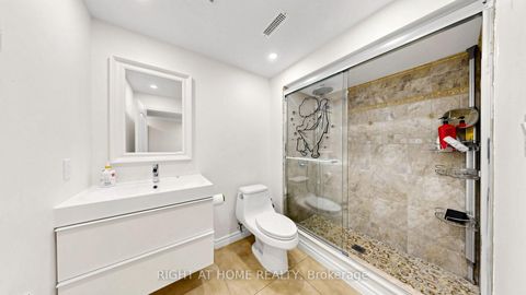 Photo 41 at 19 Heaney Court, Bayview Northeast, Aurora